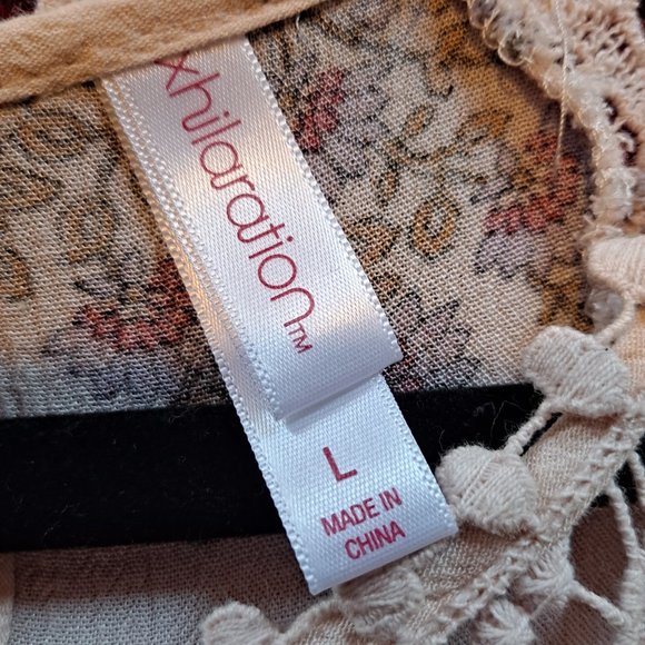 Xhilaration Boho Top with Crochet Lace Bodice & Sleeves Size L - Picture 7 of 8